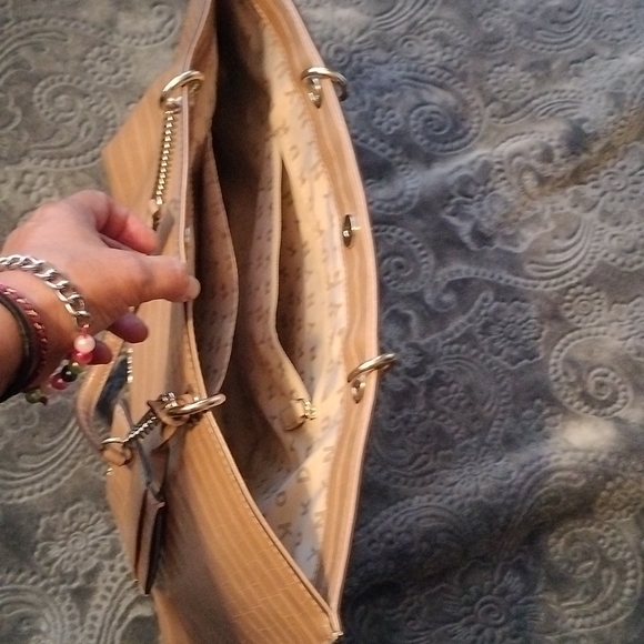 DKNY Clarice tote bag. - Picture 2 of 7